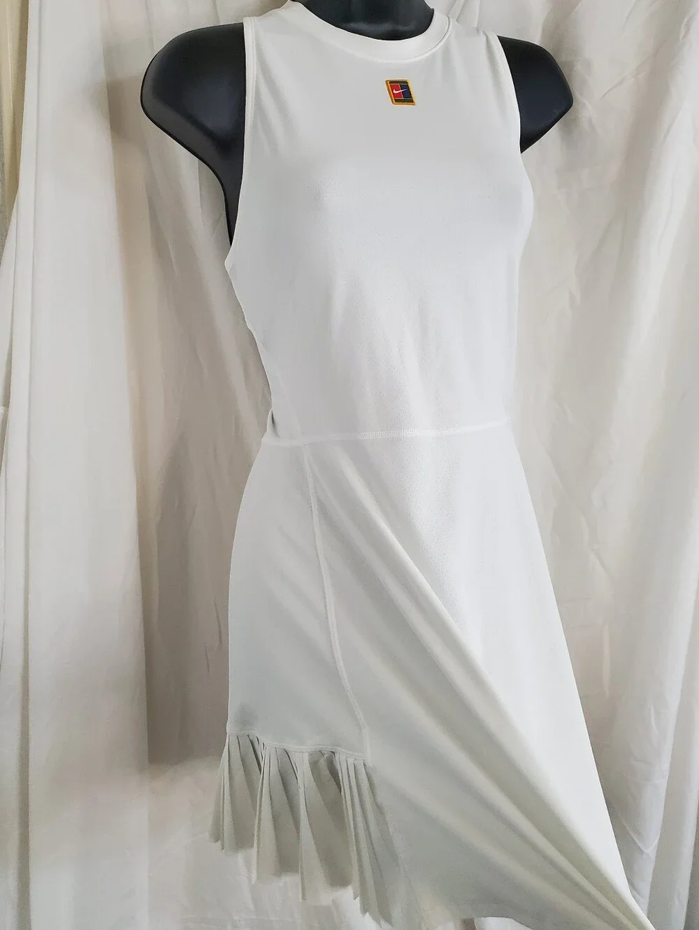 Nike Dri-FIT white back cutout back pleated tennis dress size medium new